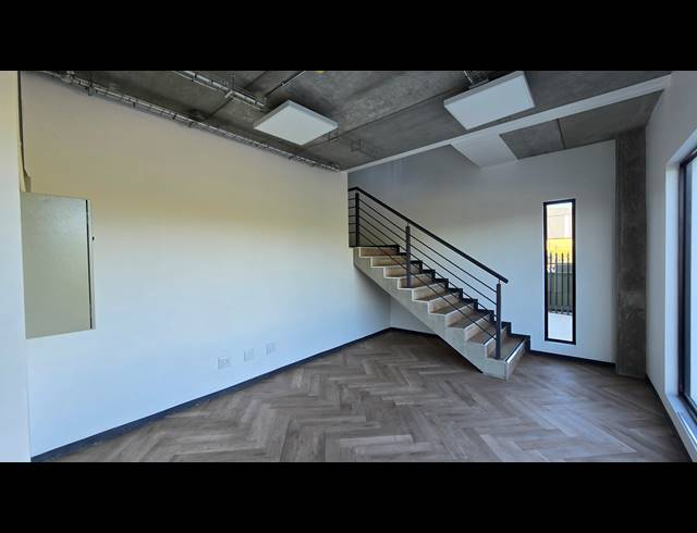 3,743M² WAREHOUSE TO LET IN SPARTAN